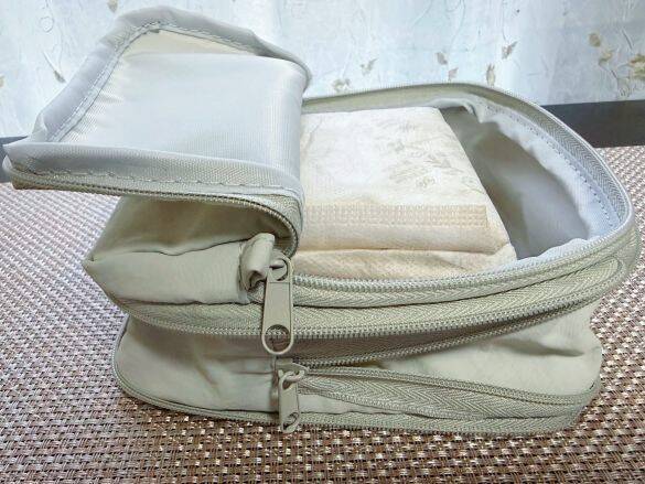 生理中の「ナプキンでポーチがパンパン…」を解決。3COINSの550円「サニタリー圧縮ポーチ」で驚くほどコンパクトに