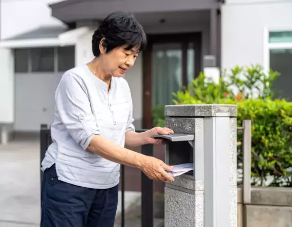 「“敷地内同居”の義父母にポストの中身を勝手に回収されてつらい…やんわり「やめて」と伝えたら、まさかの結果に…」の画像