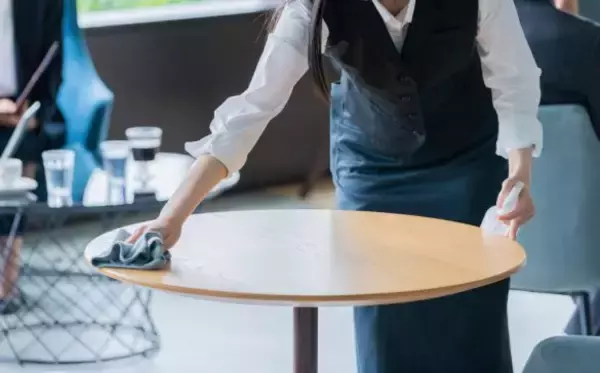 トイレ掃除を頼むと涙目…新人バイトはオーナー親族のお嬢様。いきなり辞めたが、意外な展開に／びっくり体験人気記事