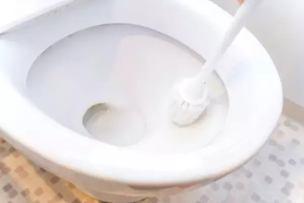 「トイレ掃除を頼むと涙目…新人バイトはオーナー親族のお嬢様。いきなり辞めたが、意外な展開に／びっくり体験人気記事」の画像
