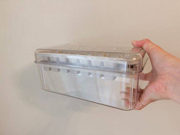 氷を一度に60個も作れる！ 3COINS「880円製氷器」は夏の必需品。ワンプッシュで取り出しも快適