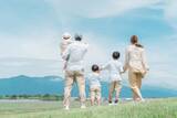「夏休みの家族旅行が激安に！新幹線が最大「約84％お得」、USJは「25％還元」の“神キャンペーン活用術”」の画像1