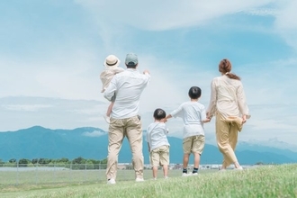 夏休みの家族旅行が激安に！新幹線が最大「約84％お得」、USJは「25％還元」の“神キャンペーン活用術”