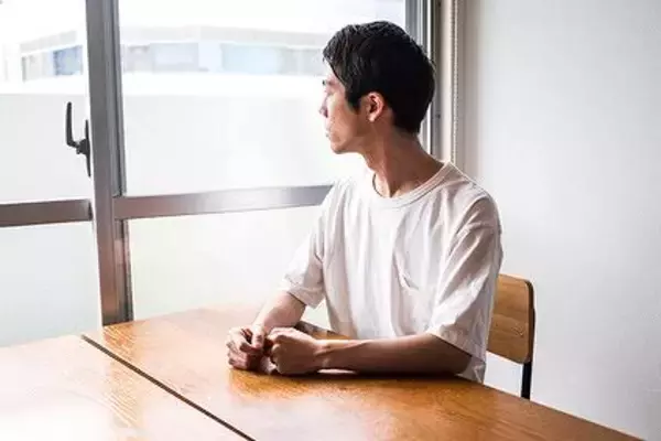 家出した夫を尾行したら…不倫相手だった“若い女”の正体にア然／結婚人気記事BEST