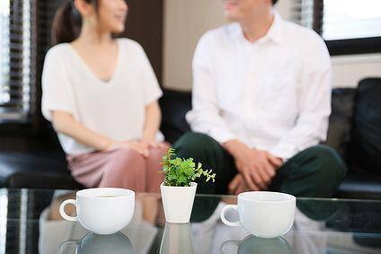 家出した夫を尾行したら…不倫相手だった“若い女”の正体にア然／結婚人気記事BEST