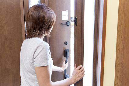 家出した夫を尾行したら…不倫相手だった“若い女”の正体にア然／結婚人気記事BEST