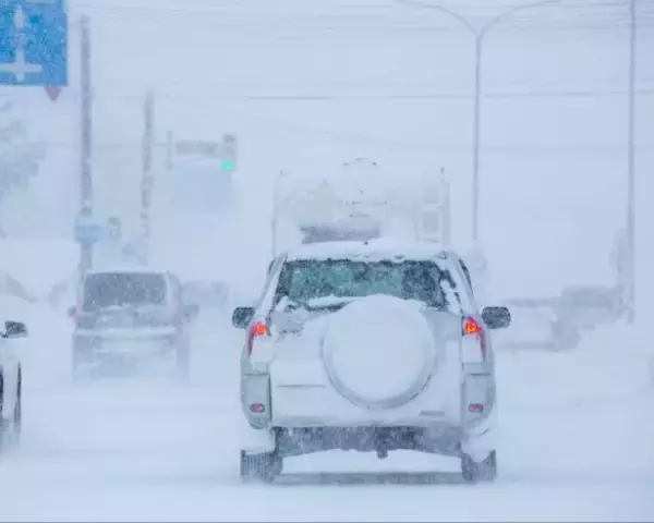 豪雪地帯での運転を甘くみていた20代女性。助けにきた警察官が驚いたワケ／びっくり体験人気記事BEST