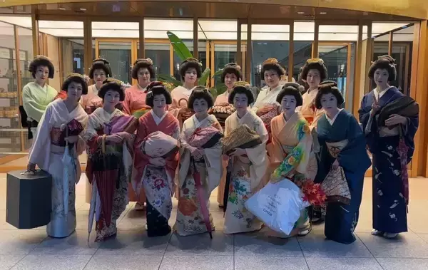 「「バカ殿様の1シーン？」芸妓さんが投稿した写真にビックリ！本人を直撃すると「普通の日常すぎて…」」の画像