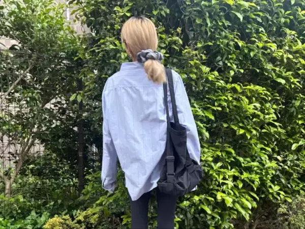 「3COINSの“背負えるエコバッグ”が使い勝手良すぎ！トートとリュックの「いいとこ取り」で買い物帰りが激変」の画像