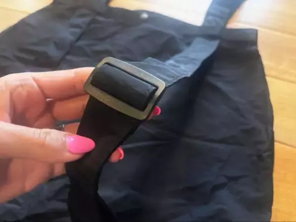 「3COINSの“背負えるエコバッグ”が使い勝手良すぎ！トートとリュックの「いいとこ取り」で買い物帰りが激変」の画像