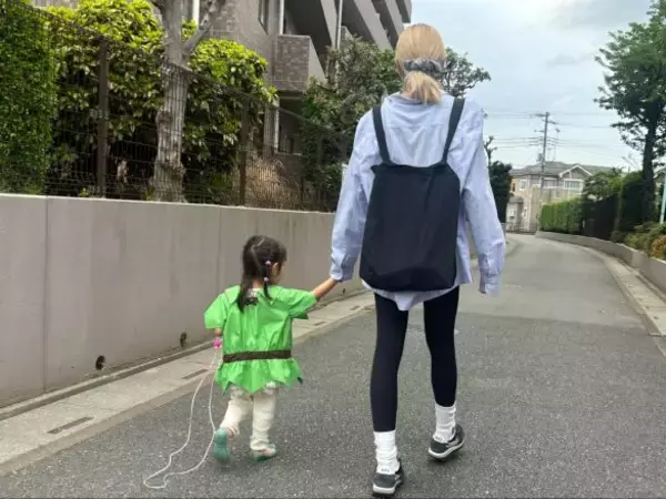 「3COINSの“背負えるエコバッグ”が使い勝手良すぎ！トートとリュックの「いいとこ取り」で買い物帰りが激変」の画像