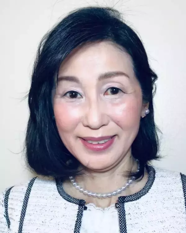 「グレイヘアが汚く見える原因とは？自分で白髪染めする48歳、ツヤ髪の秘密」の画像