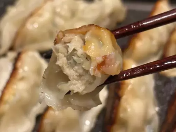 「激安スーパー「ロピア」の“おトクすぎる30個入り餃子”4種を食べ比べ！ 定番の肉餃子から、中毒性抜群のにんにくマシマシまで」の画像