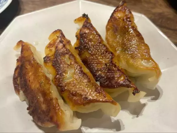 「激安スーパー「ロピア」の“おトクすぎる30個入り餃子”4種を食べ比べ！ 定番の肉餃子から、中毒性抜群のにんにくマシマシまで」の画像