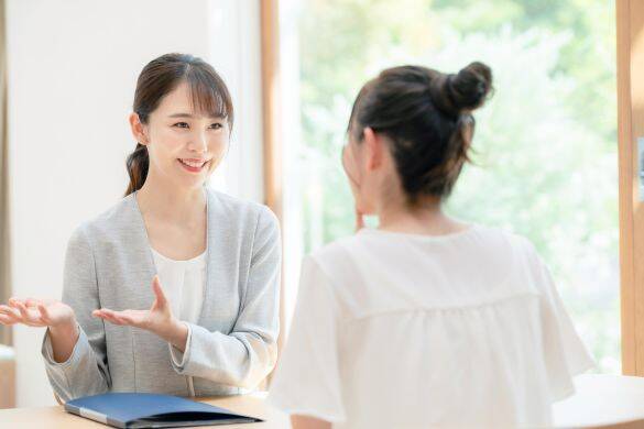 目の前の人に“イラッとした瞬間”、客室乗務員ならどう動く？ 人間関係で“損しない習慣”を接客のプロに聞いた