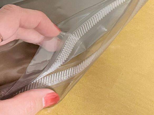 何度も開け閉めしたくなる！ ダイソーの“新感覚ジップバッグ”が想像以上。スーッと閉まる「快適すぎる使い心地」
