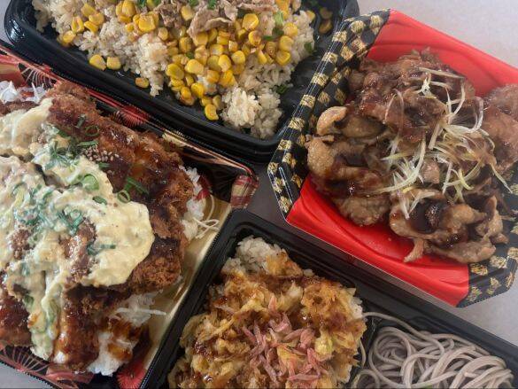 「ボリューム満点でコスパ抜群!!」“話題のスーパー”で発見。399円の天丼＆そばセット、メガ盛りチキンカツ重などおすすめ弁当4選