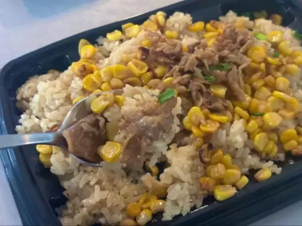 「「ボリューム満点でコスパ抜群!!」“話題のスーパー”で発見。399円の天丼＆そばセット、メガ盛りチキンカツ重などおすすめ弁当4選」の画像