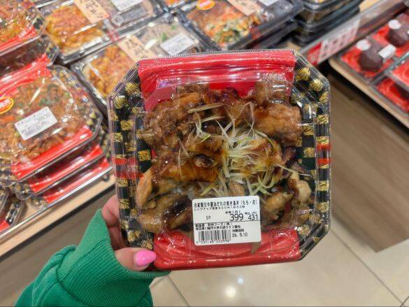「ボリューム満点でコスパ抜群!!」“話題のスーパー”で発見。399円の天丼＆そばセット、メガ盛りチキンカツ重などおすすめ弁当4選