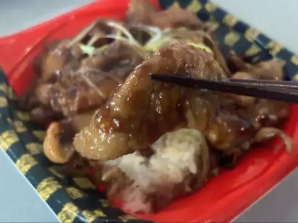 「「ボリューム満点でコスパ抜群!!」“話題のスーパー”で発見。399円の天丼＆そばセット、メガ盛りチキンカツ重などおすすめ弁当4選」の画像