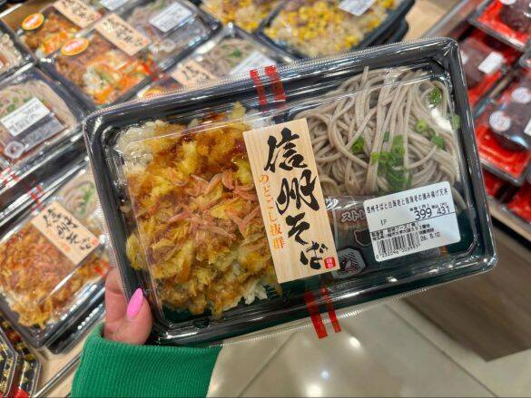 「ボリューム満点でコスパ抜群!!」“話題のスーパー”で発見。399円の天丼＆そばセット、メガ盛りチキンカツ重などおすすめ弁当4選