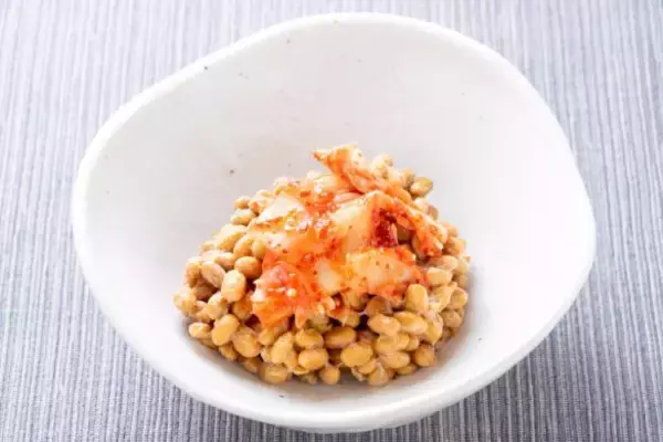 「納豆に“まぜるだけ”で健康効果が爆上がり！ スーパーですぐ買える「最高の相棒」が意外すぎた」の画像