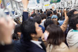 「満員電車で“ぶつかりおじさん”に絡まれて…思わず取り出した“最強の武器”で一発撃退」の画像2