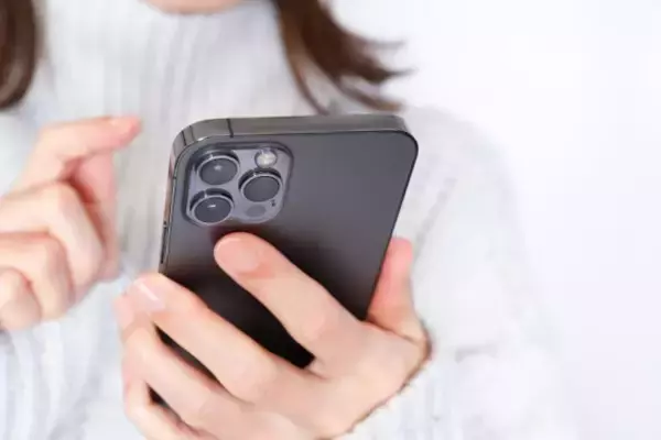 「満員電車で“ぶつかりおじさん”に絡まれて…思わず取り出した“最強の武器”で一発撃退」の画像