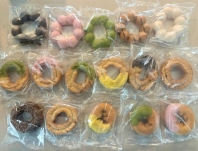 話題の「“訳あり”冷凍ドーナツ」を買ってみた！2000円台で16個入り、箱ギッシリの中身を全部見せ