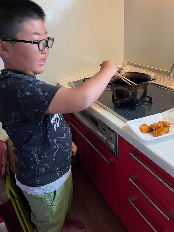 「お店レベル」小3男子が作るメニューに衝撃！→なぜこんなに料理上手に？本人とパパママに聞いてみた