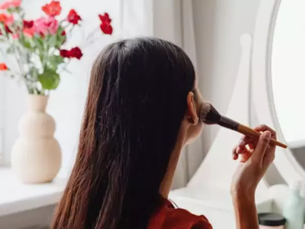 「「どう頑張っても、メイクがヘタ」な人がやりがちなNG習慣6つ」の画像