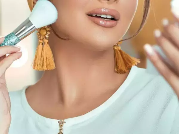 「「どう頑張っても、メイクがヘタ」な人がやりがちなNG習慣6つ」の画像