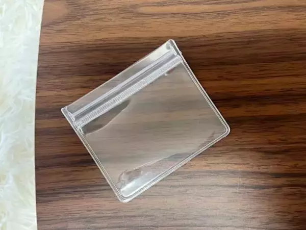 「スマホ決済派の“お財布未満”にちょうどいい！身軽に出かけたい日の「無印良品ミニケース」ガチ比較」の画像