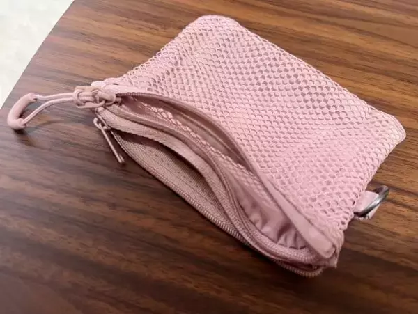 「スマホ決済派の“お財布未満”にちょうどいい！身軽に出かけたい日の「無印良品ミニケース」ガチ比較」の画像