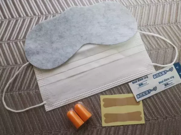 「「必要なもの全部入ってるじゃん…」ダイソーの旅アイテム“4種類セットで110円”の感動」の画像