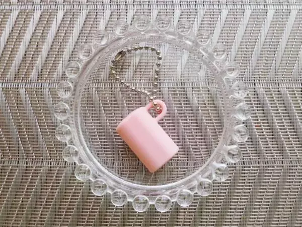 「見かけたら即買いレベル！リップすぐなくす問題を「100均アイテム」で解決。使用感・見た目も◎」の画像