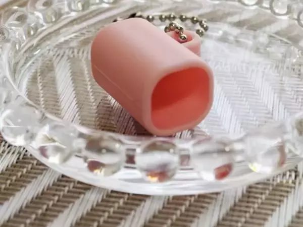 「見かけたら即買いレベル！リップすぐなくす問題を「100均アイテム」で解決。使用感・見た目も◎」の画像