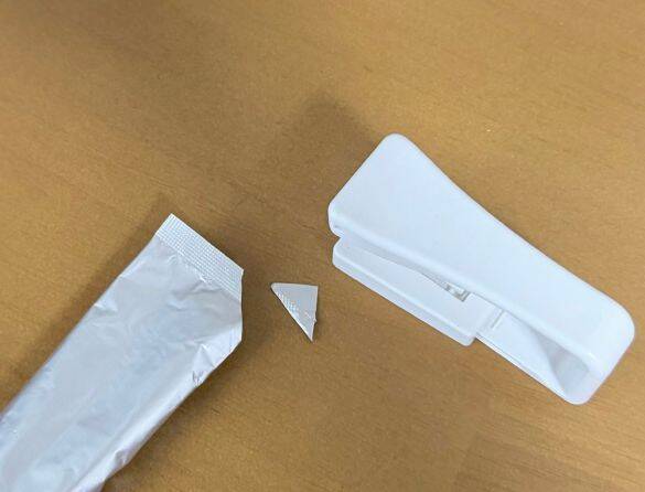 豆腐パックにお菓子の袋…「開かないイライラ」にサヨナラ！ セリアの110円アイテムで、“スパッ”と切れて気持ちいい