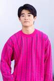 「キムタク主演作でデビューした28歳俳優の“まさかの父親”。サッカー界レジェンドの父に激似の“短髪姿”に注目」の画像1