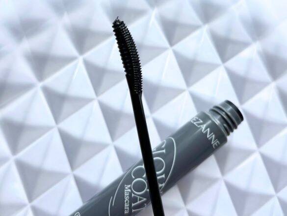 40代「アイメイクを盛るほど老けて見える」問題。660円の“引き算マスカラ”で簡単に若見え！