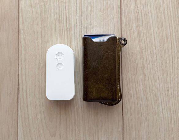 寝る前はもう手放せない！ 3COINSの“小さな手元ライト”を激推しする理由。たった880円で想像以上に高機能