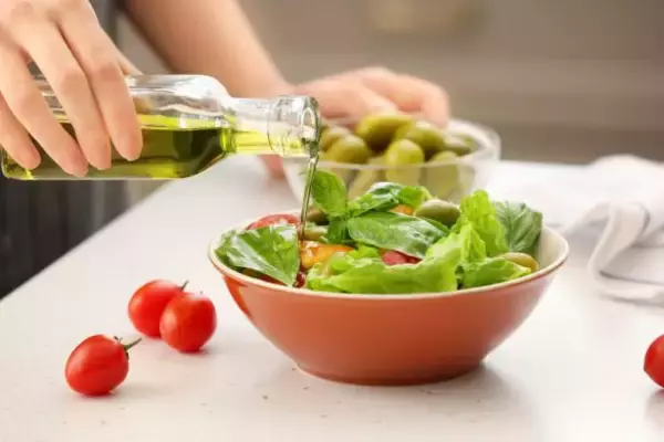 「最新研究で分かった「太りやすい油」ワースト3。ポテチや冷凍食品に入ってる“見えない油”も」の画像