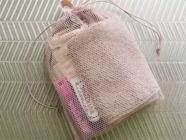「メッシュポーチの「中身丸見え問題」を解決！無印良品アイテム1つで「通気性」と「隠したい」も両立できた｜無印良品週間に買いたいもの」の画像