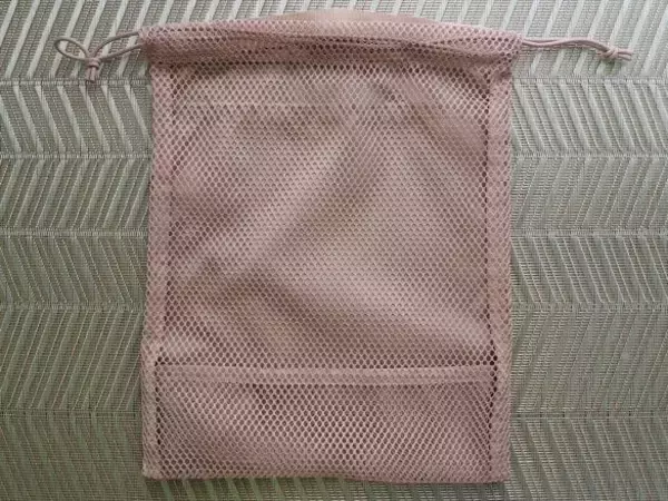 「メッシュポーチの「中身丸見え問題」を解決！無印良品アイテム1つで「通気性」と「隠したい」も両立できた｜無印良品週間に買いたいもの」の画像