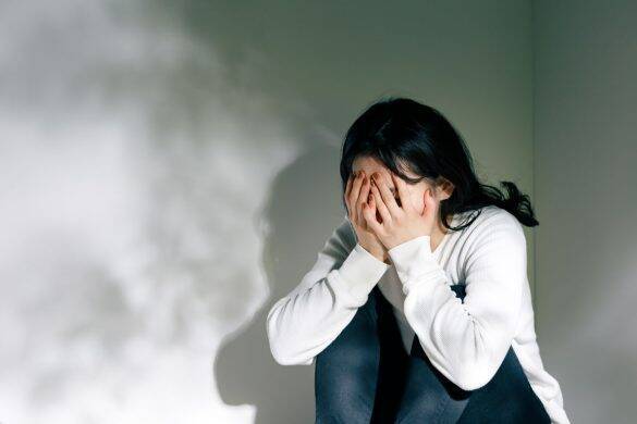 夫の部屋で「A4サイズの見慣れない箱」を発見。“衝撃の中身”に嫉妬が大爆発！／結婚人気記事BEST