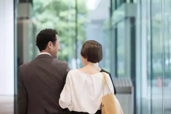 「あなただったの?!」夫の不倫現場に突撃したら…相手が“見覚えのありすぎる女性”で怒り倍増