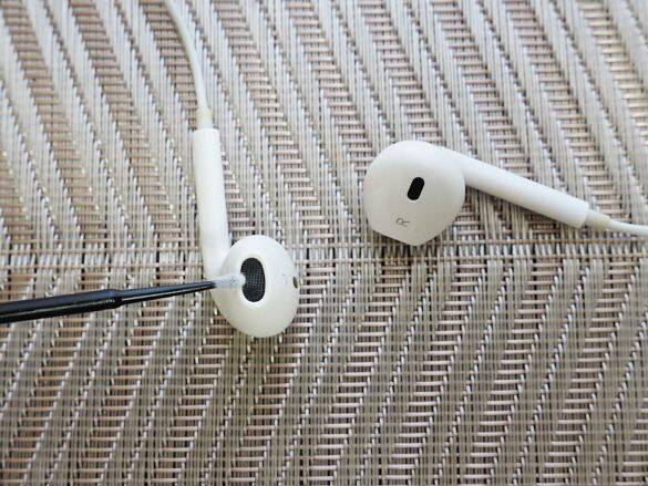 メイクの“はみ出し直し”ストレス→ダイソーの「使い捨て極細ブラシ」で解消！ポーチに入れておきたい