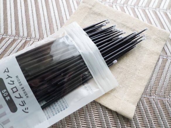メイクの“はみ出し直し”ストレス→ダイソーの「使い捨て極細ブラシ」で解消！ポーチに入れておきたい
