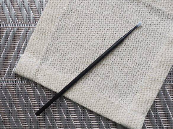 メイクの“はみ出し直し”ストレス→ダイソーの「使い捨て極細ブラシ」で解消！ポーチに入れておきたい