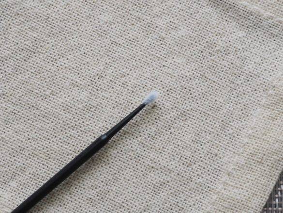 メイクの“はみ出し直し”ストレス→ダイソーの「使い捨て極細ブラシ」で解消！ポーチに入れておきたい